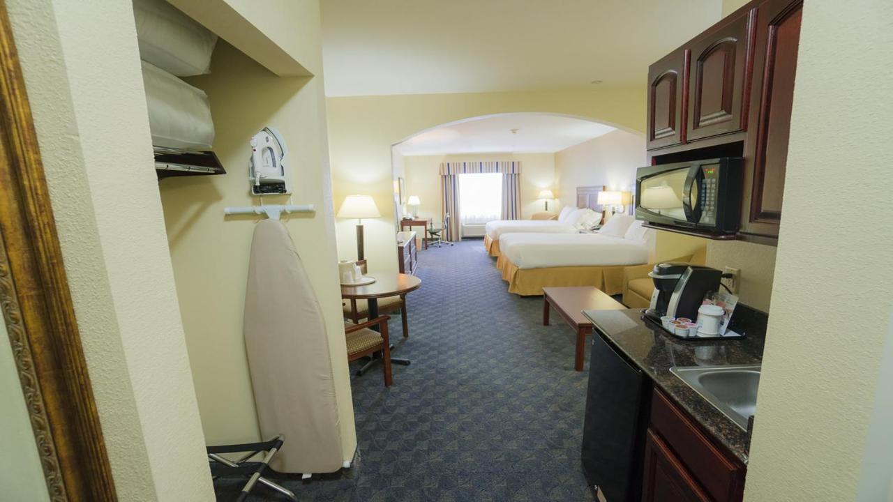 Holiday Inn Express Hotel & Suites Pampa By Ihg Eksteriør billede